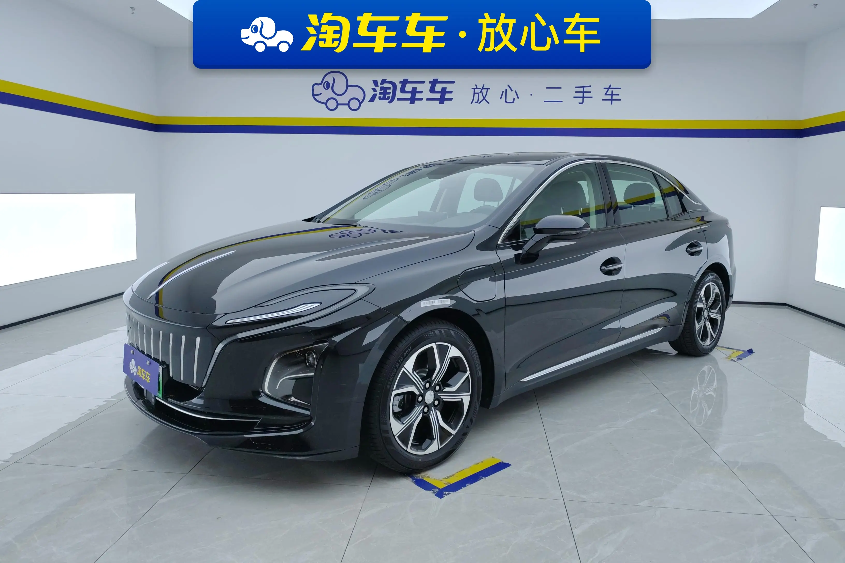 Hongqi E-QM5  из Китая