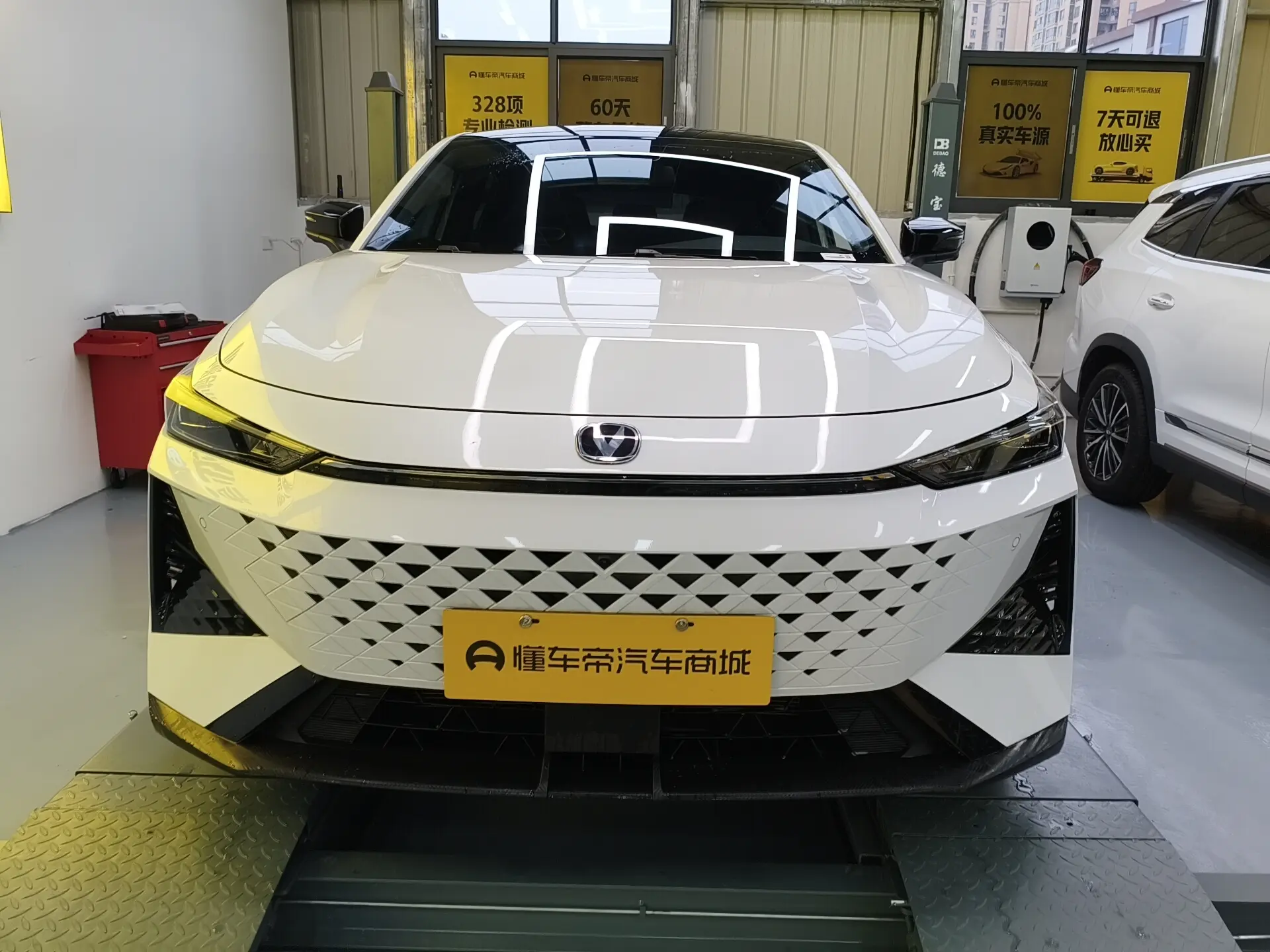 Changan UNI-V  из Китая