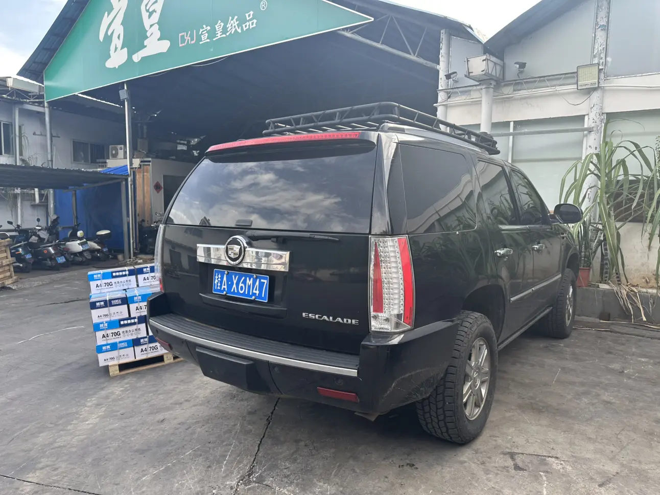Cadillac Escalade  из Китая