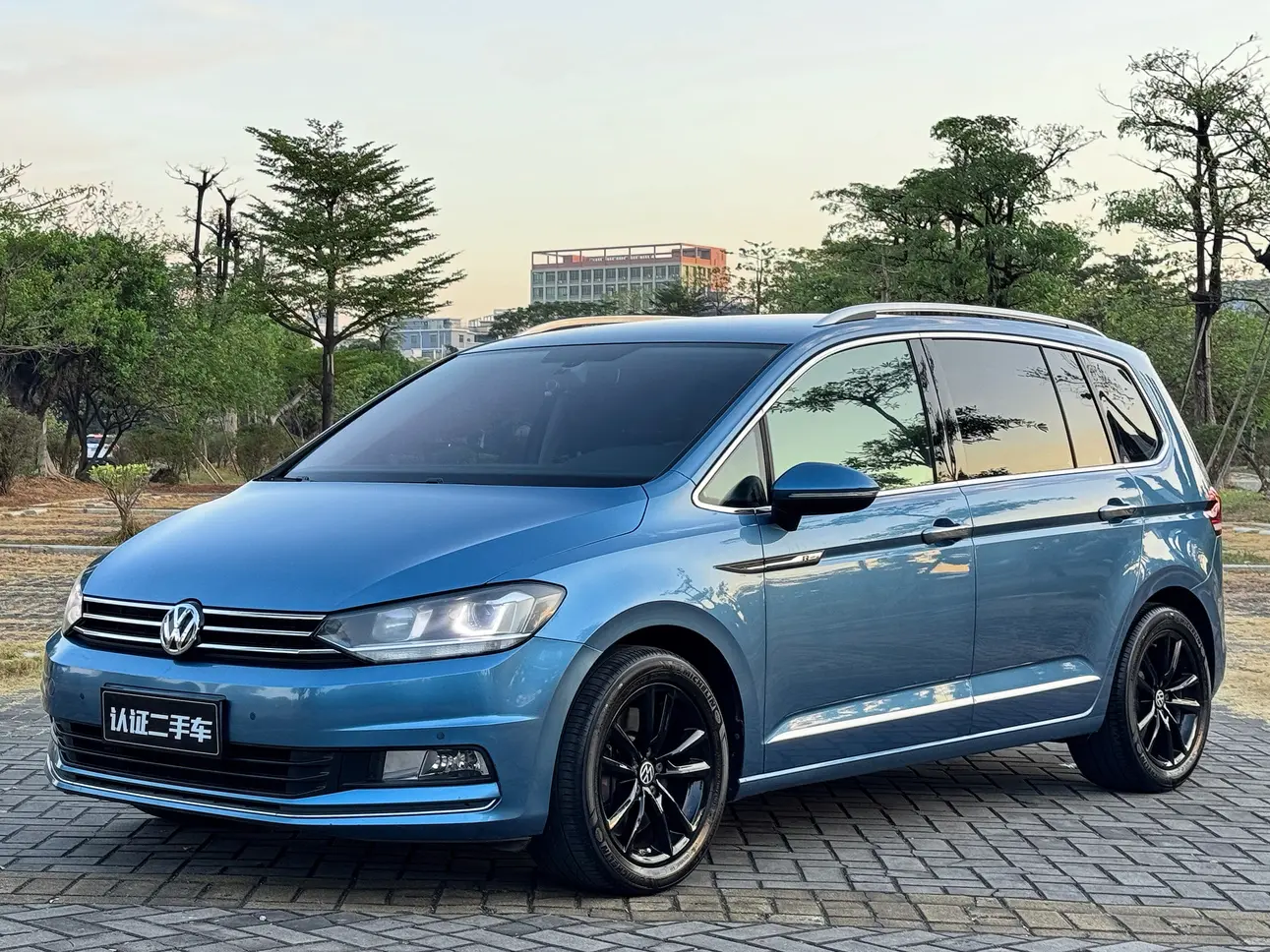 Volkswagen Touran L  из Китая