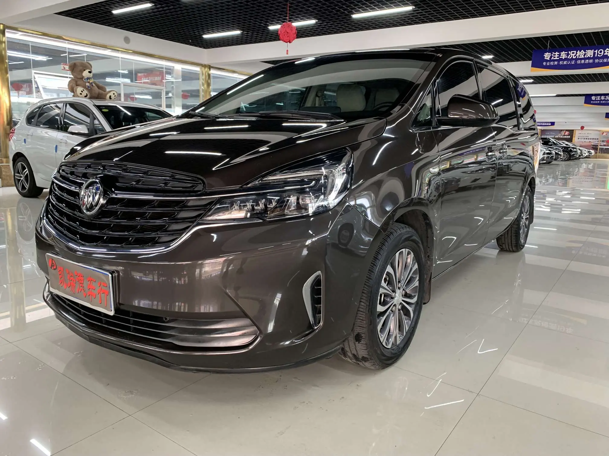 Buick GL8  из Китая