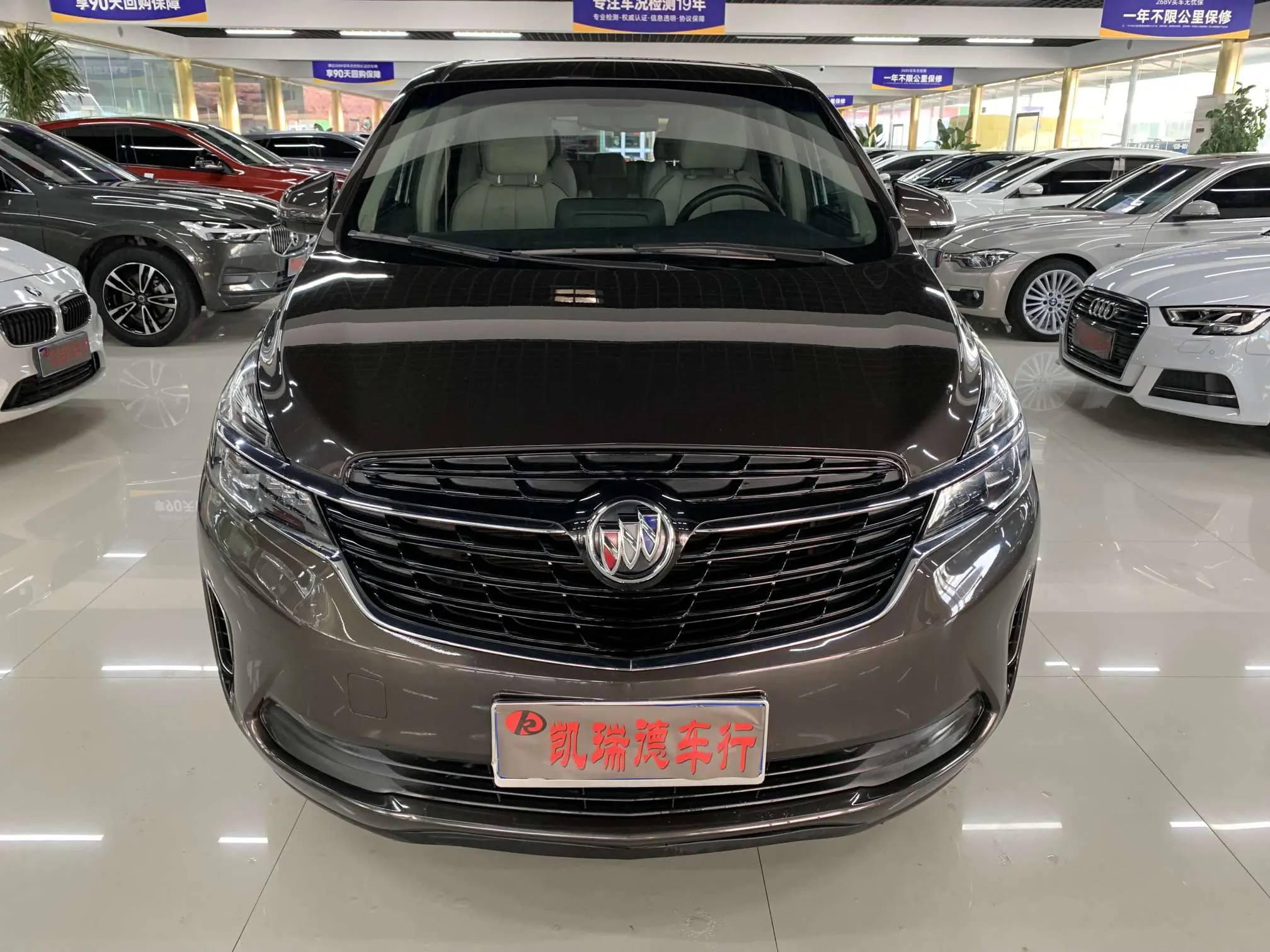 Buick GL8  из Китая