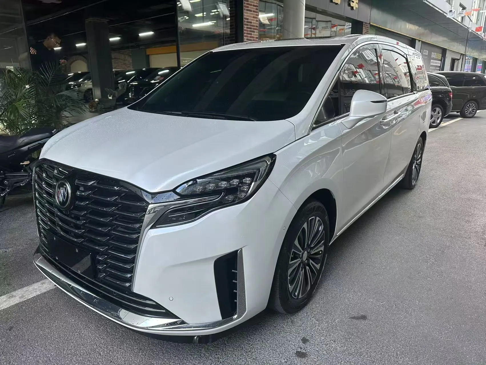 Buick GL8  из Китая