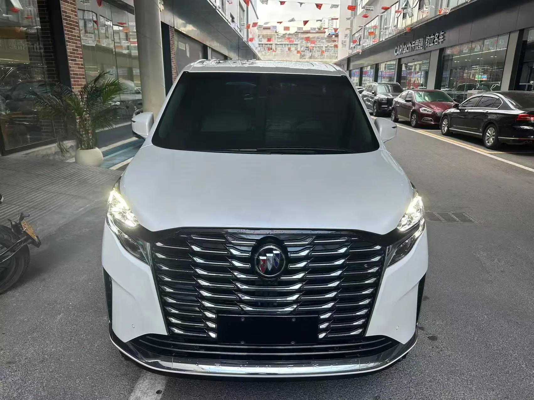 Buick GL8  из Китая