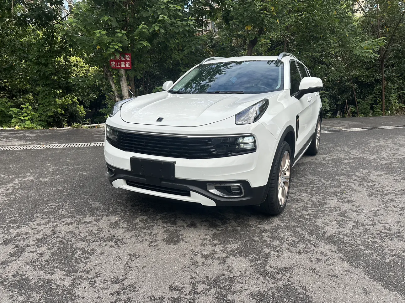 Lynk & Co 01  из Китая