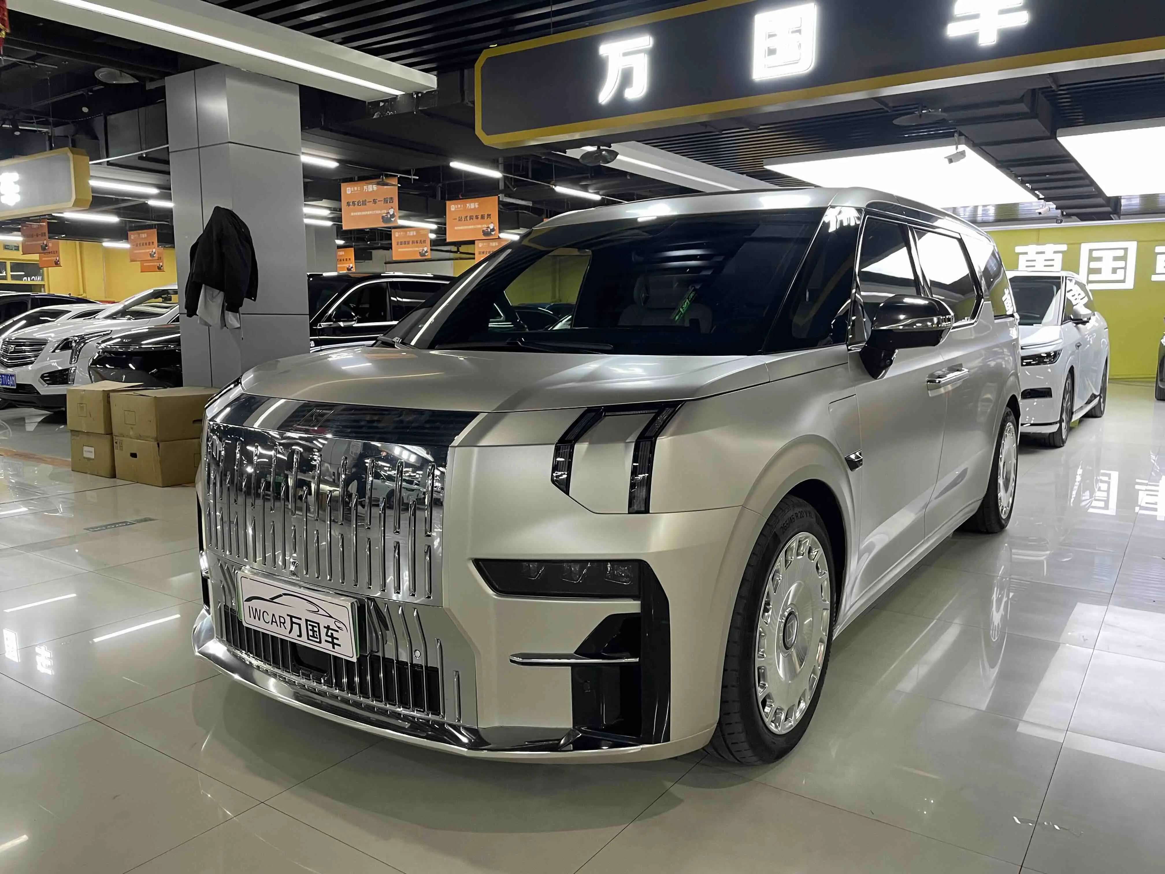 ZEEKR 009  из Китая