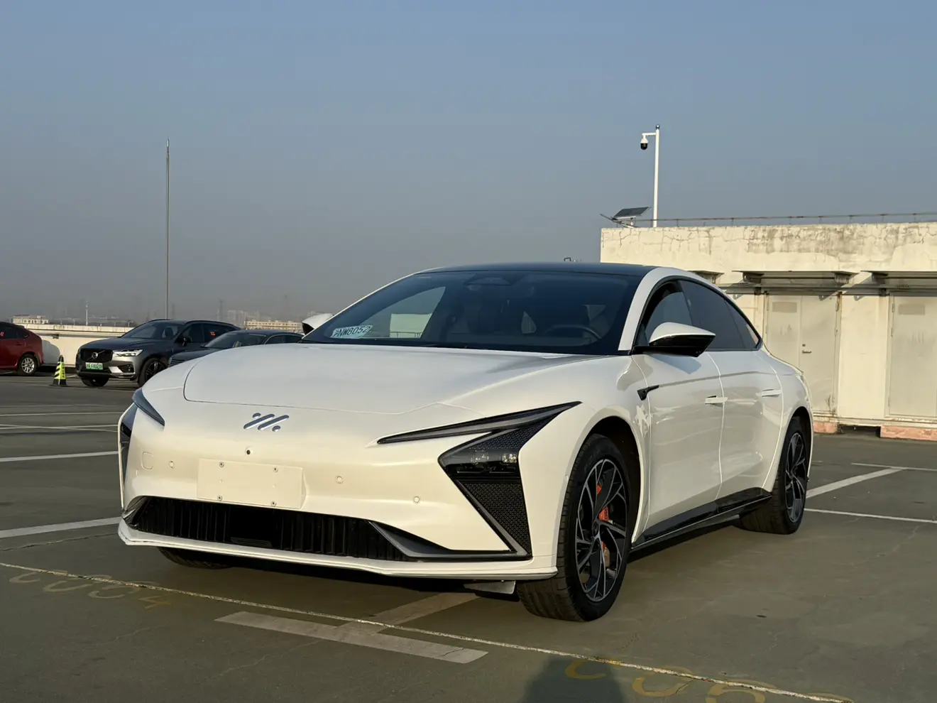 Zhiji L7  из Китая