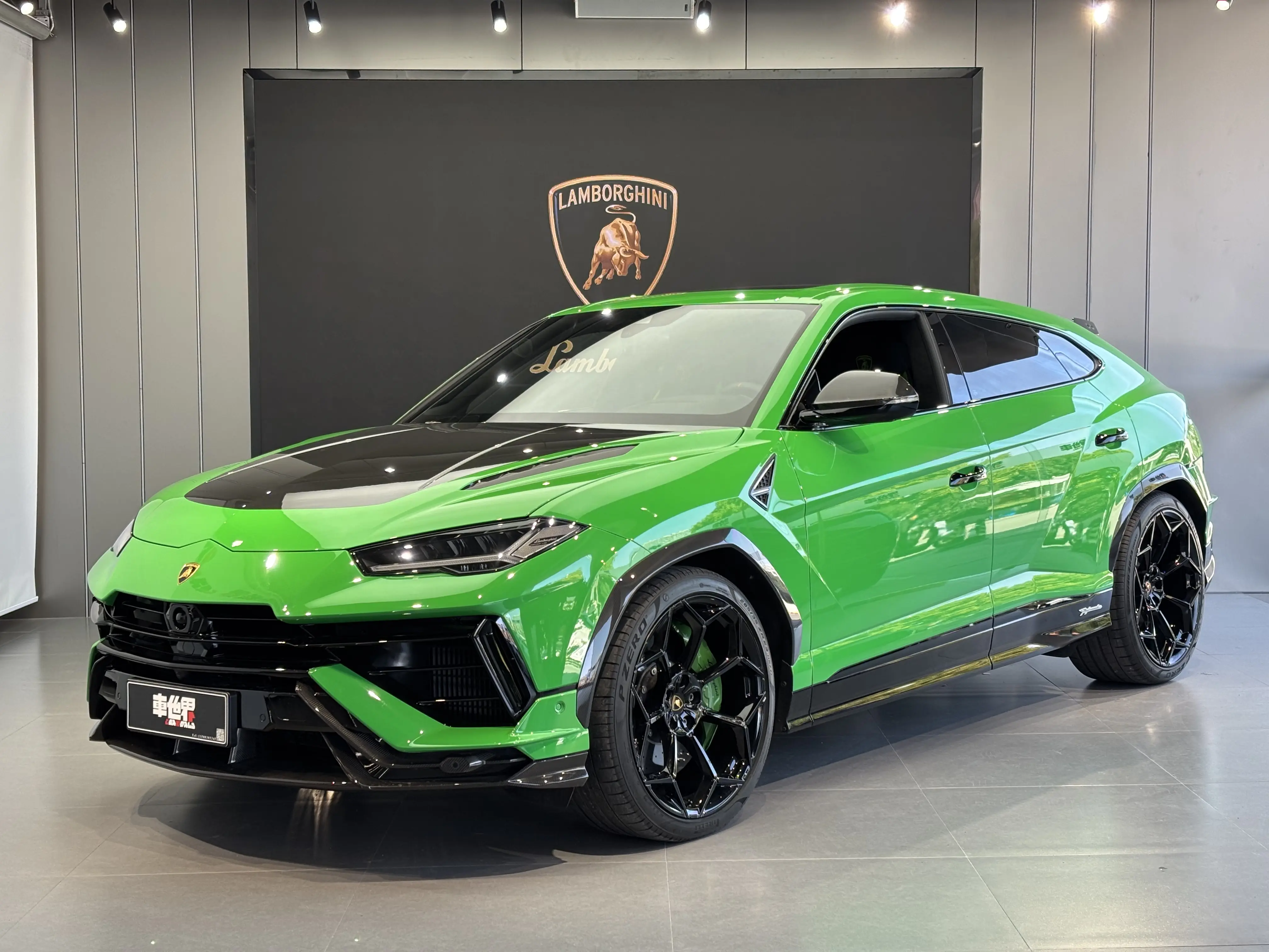 Lamborghini Urus  из Китая