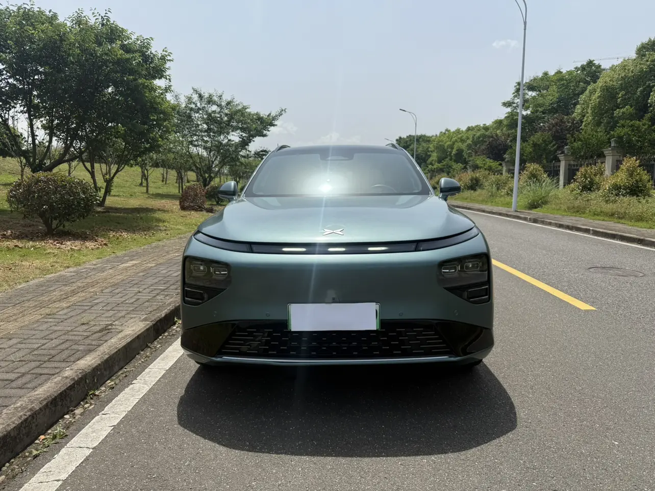 Xpeng G9  из Китая