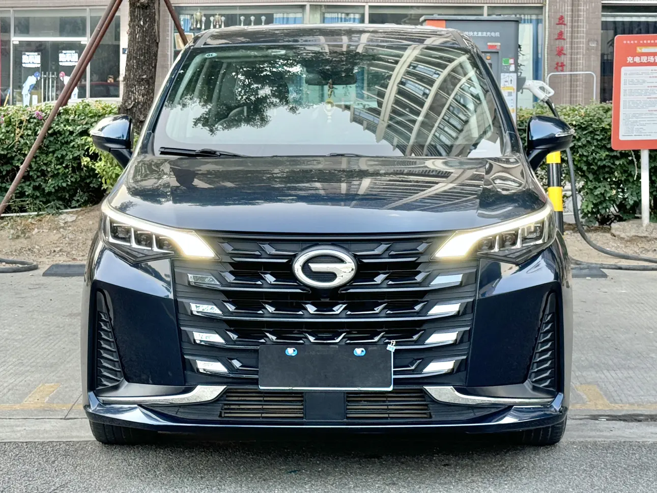 GAC Trumpchi M6  из Китая