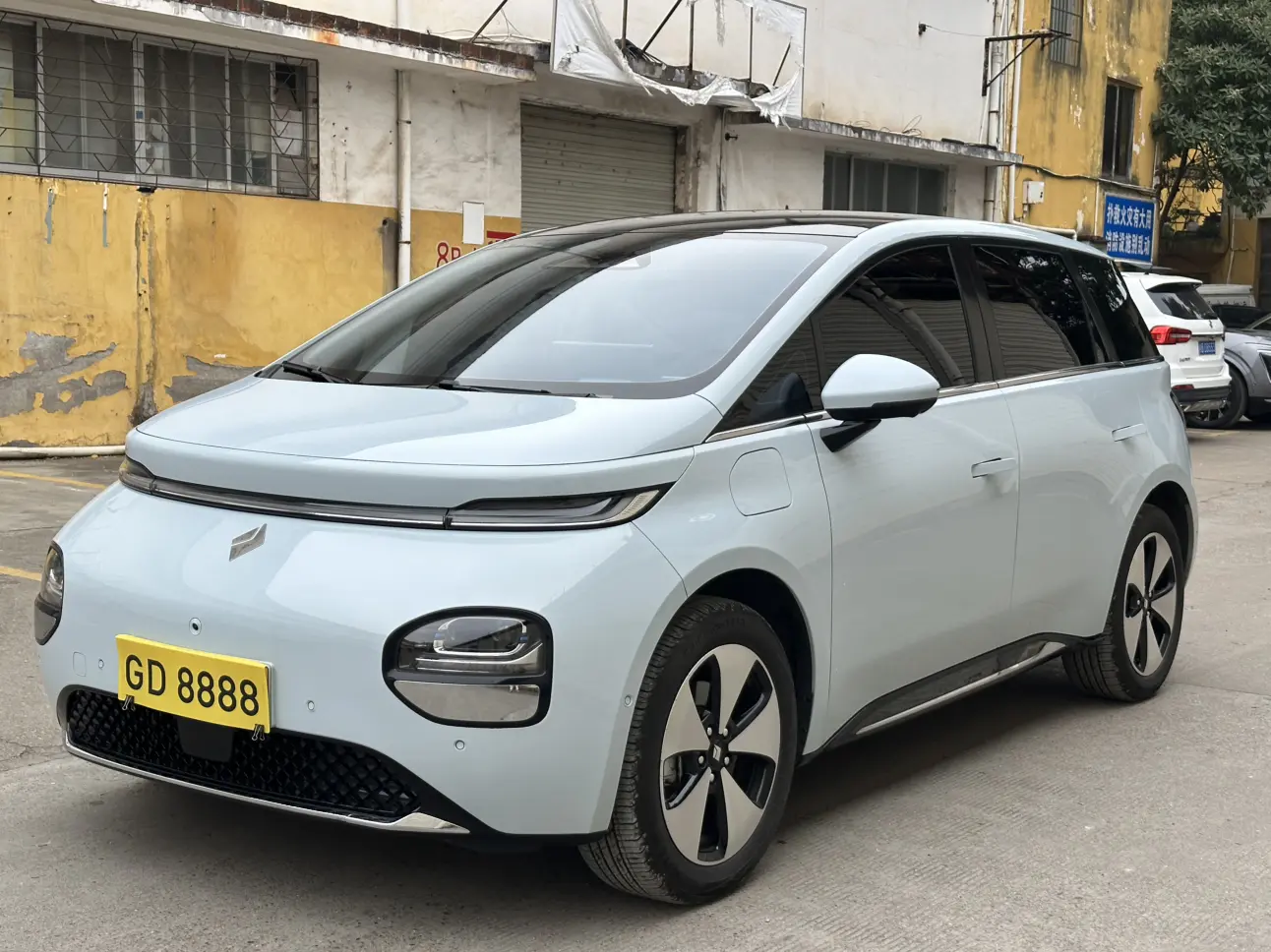 Baojun Clouds  из Китая