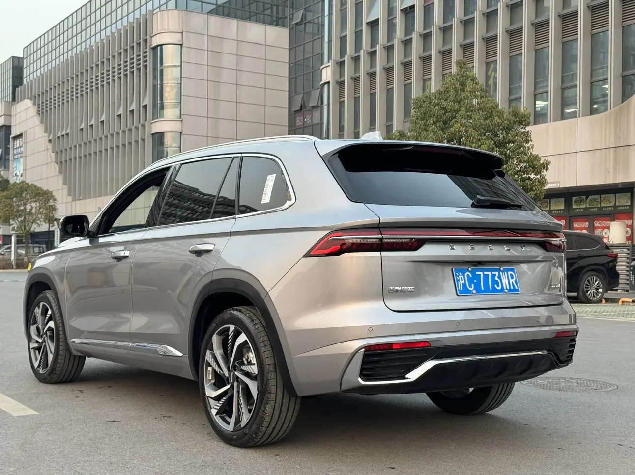 Geely Monjaro (Xingyue L)  из Китая
