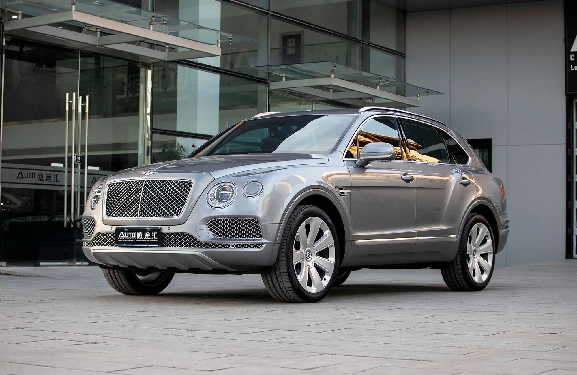 Bentley Bentayga  из Китая