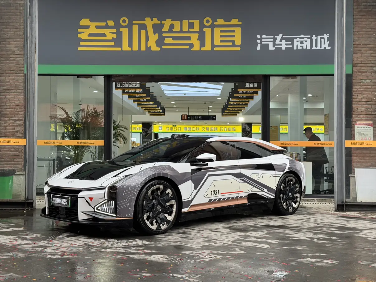 HiPhi Z  из Китая