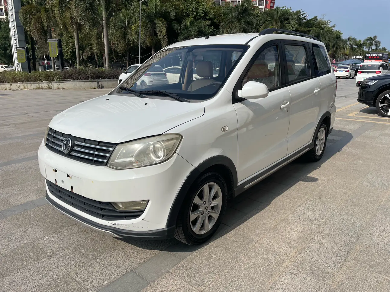 Dongfeng Fengon 330  из Китая