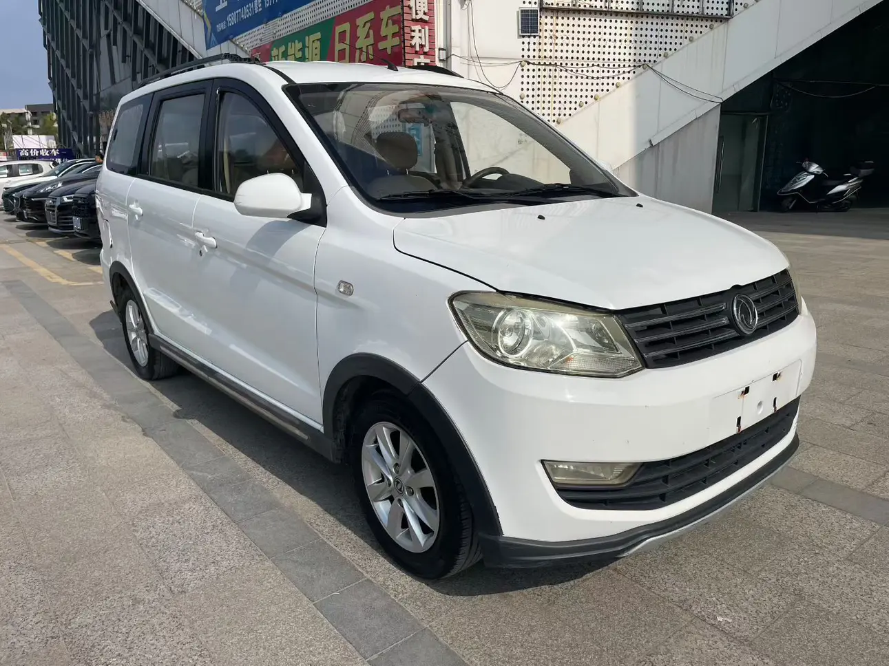 Dongfeng Fengon 330  из Китая