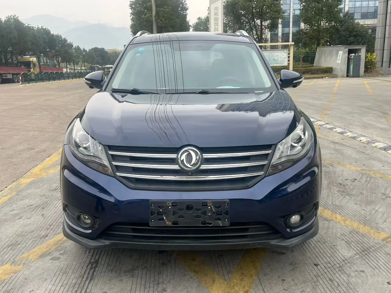 Dongfeng Fengon 580  из Китая