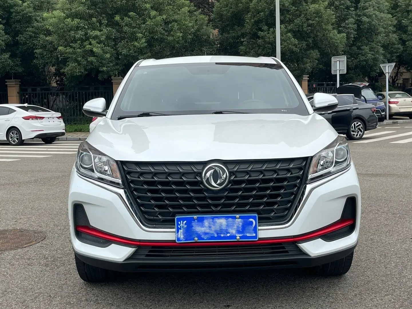 Dongfeng Fengon 500  из Китая