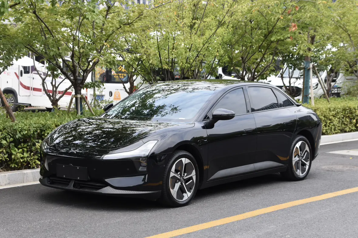 Xpeng Xiaopeng MONA M03  из Китая