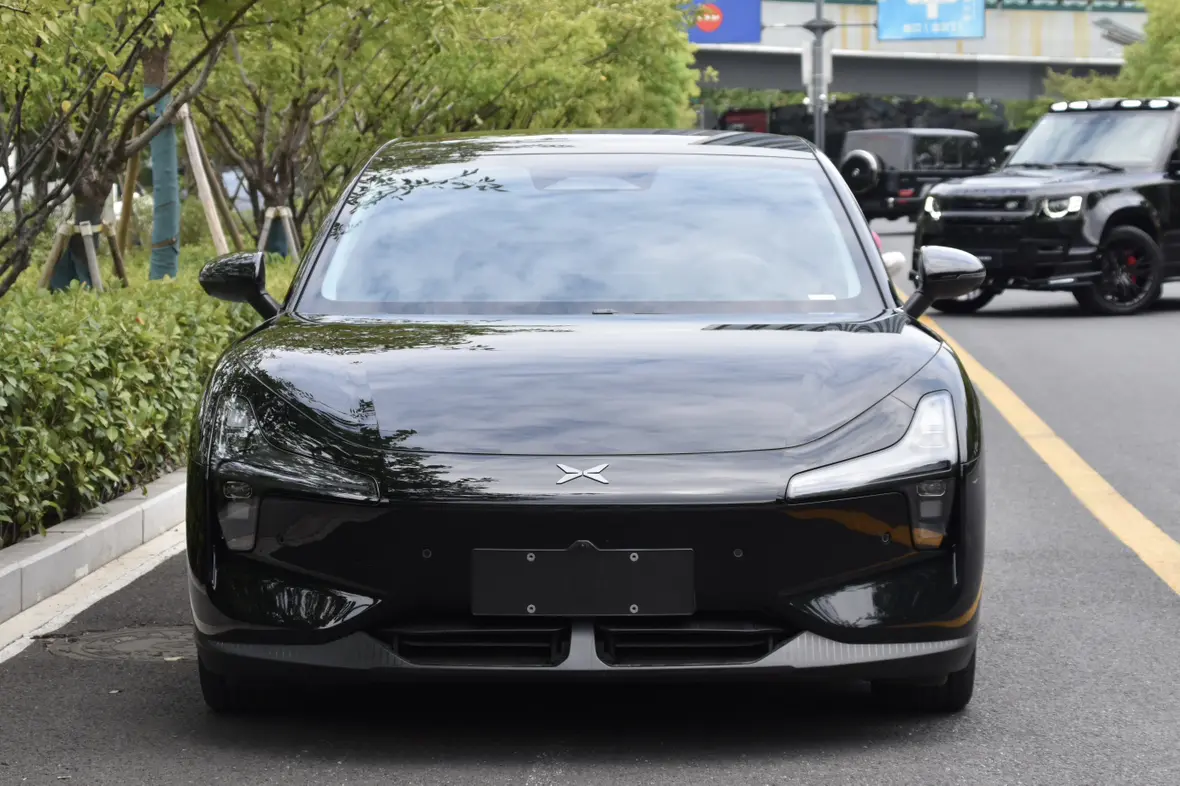 Xpeng Xiaopeng MONA M03  из Китая