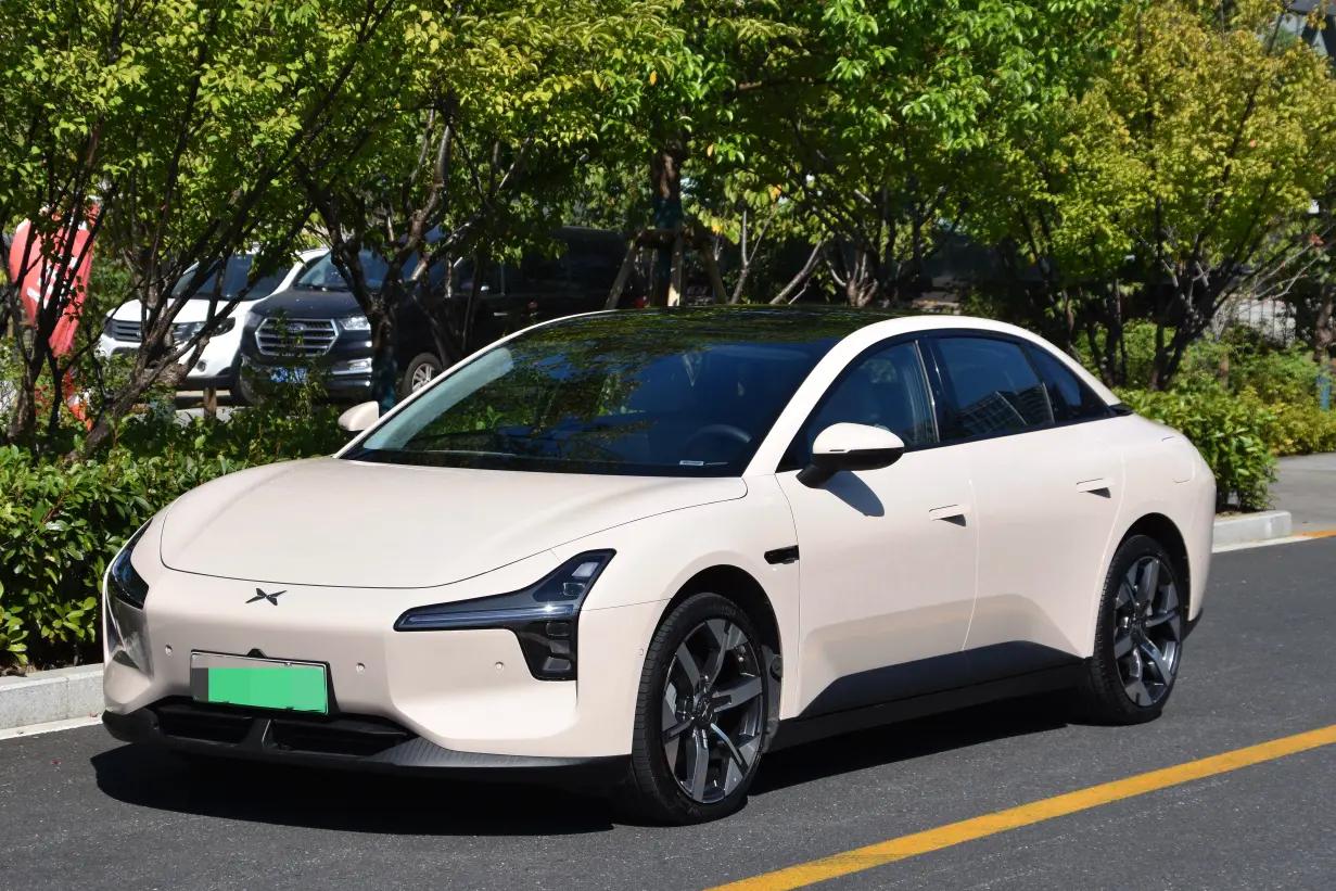 Xpeng Xiaopeng MONA M03  из Китая