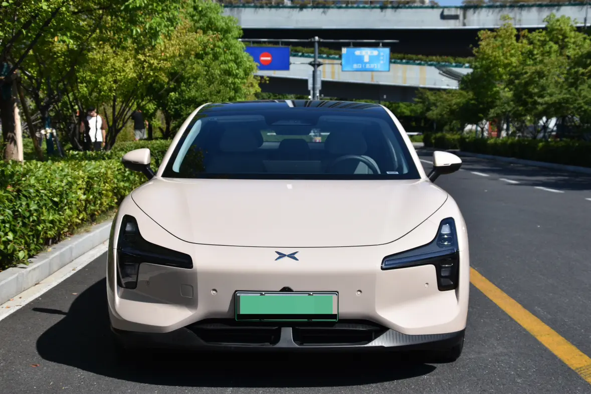 Xpeng Xiaopeng MONA M03  из Китая