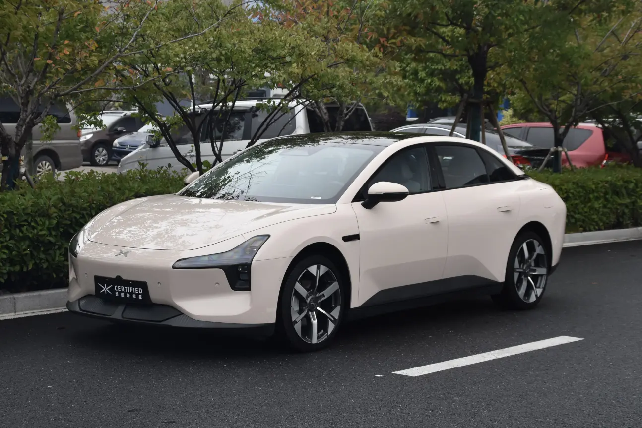 Xpeng Xiaopeng MONA M03  из Китая