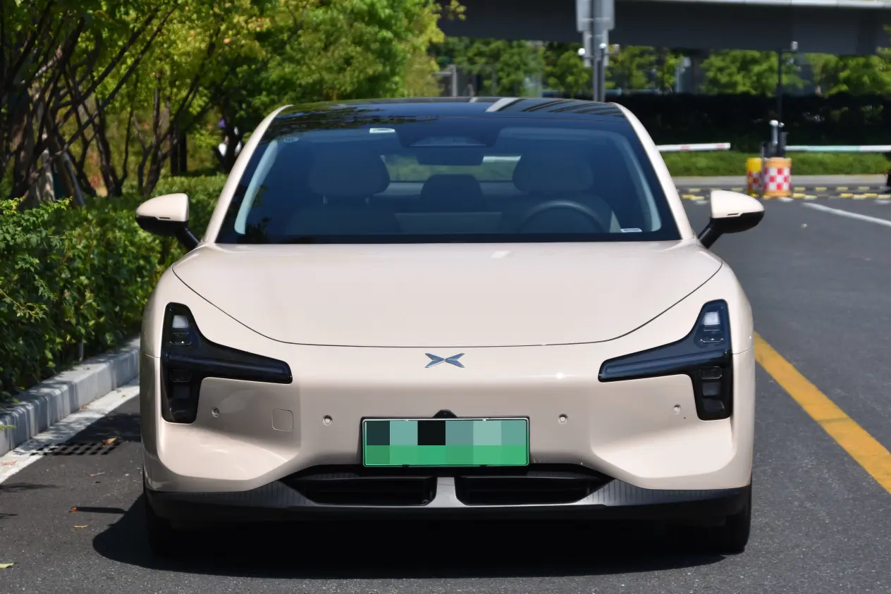 Xpeng Xiaopeng MONA M03  из Китая