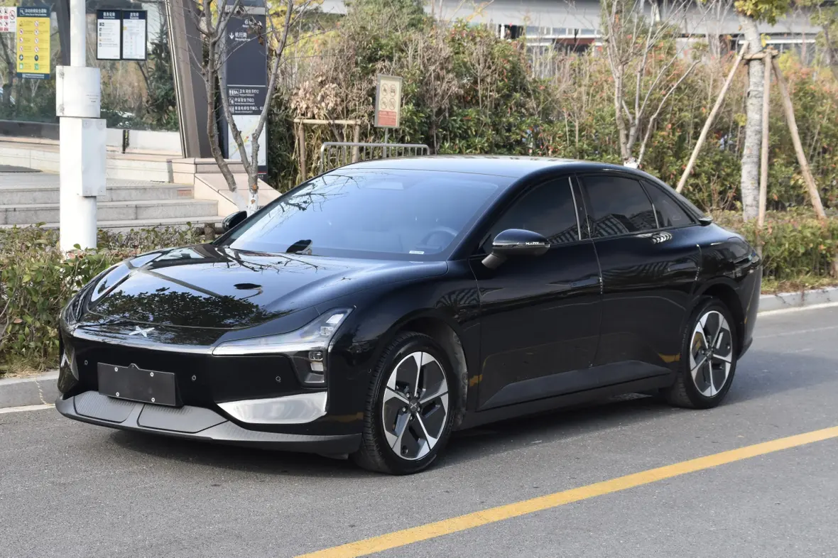 Xpeng Xiaopeng MONA M03  из Китая