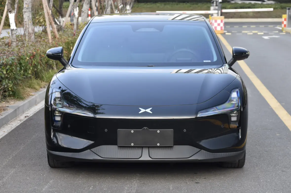 Xpeng Xiaopeng MONA M03  из Китая