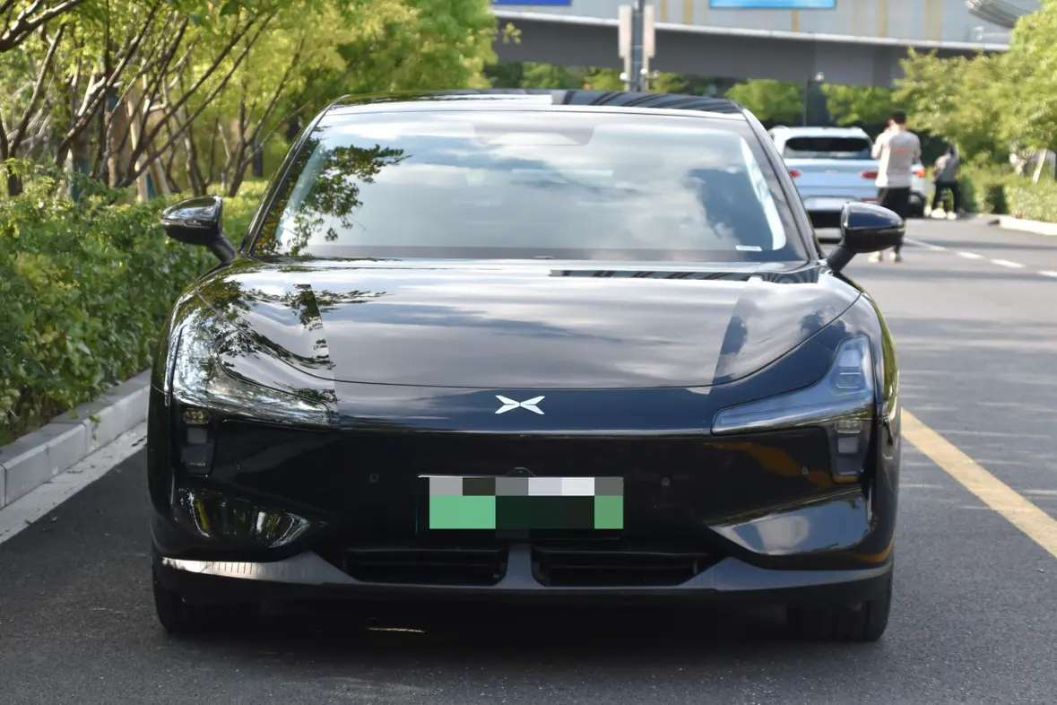 Xpeng Xiaopeng MONA M03  из Китая