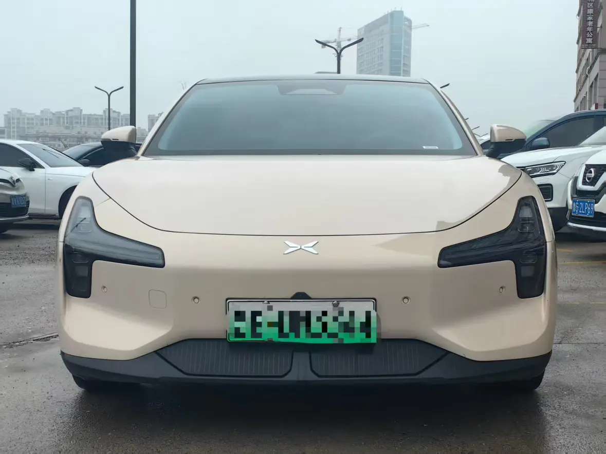 Xpeng Xiaopeng MONA M03  из Китая