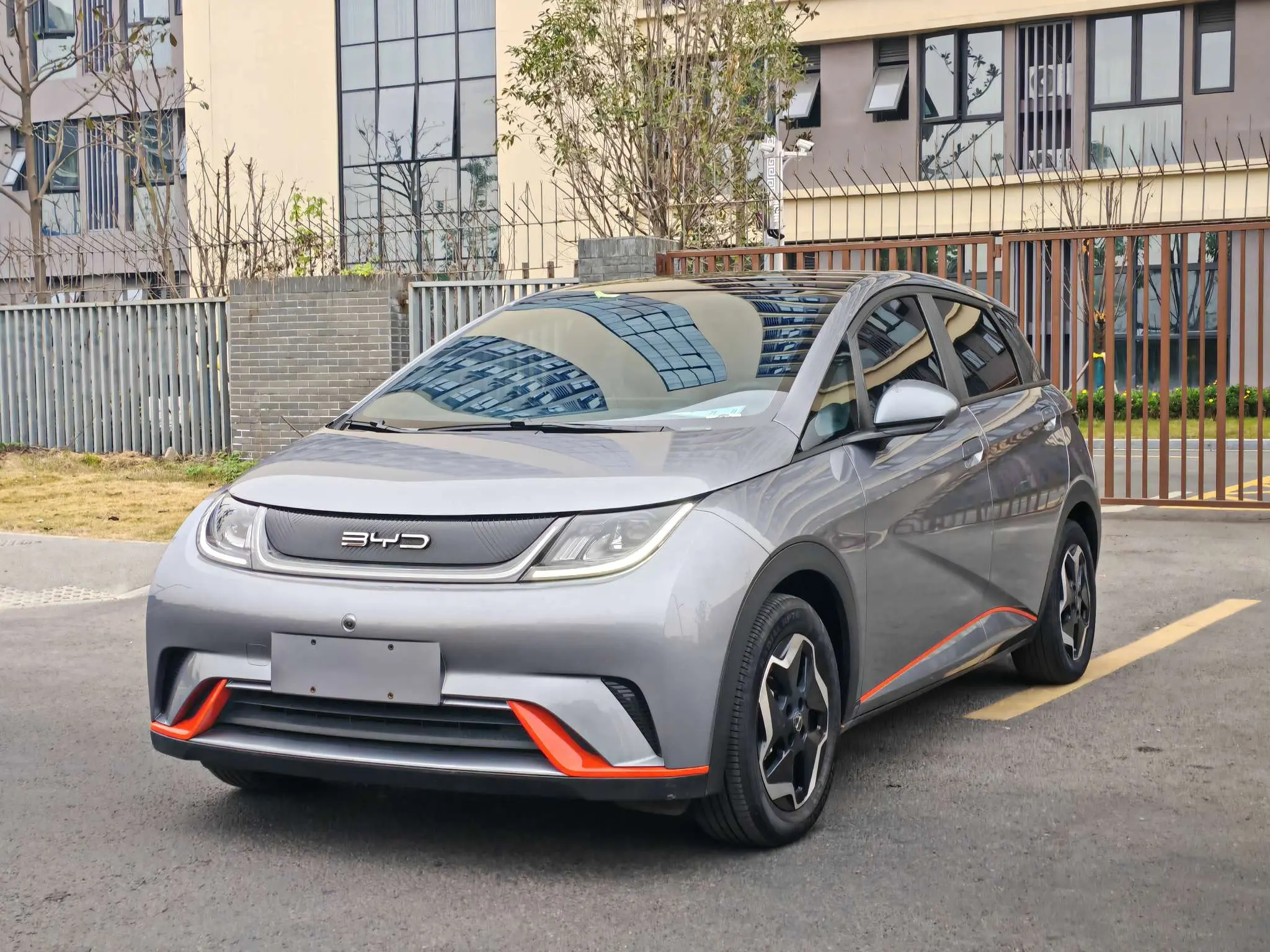 BYD Dolphin  из Китая