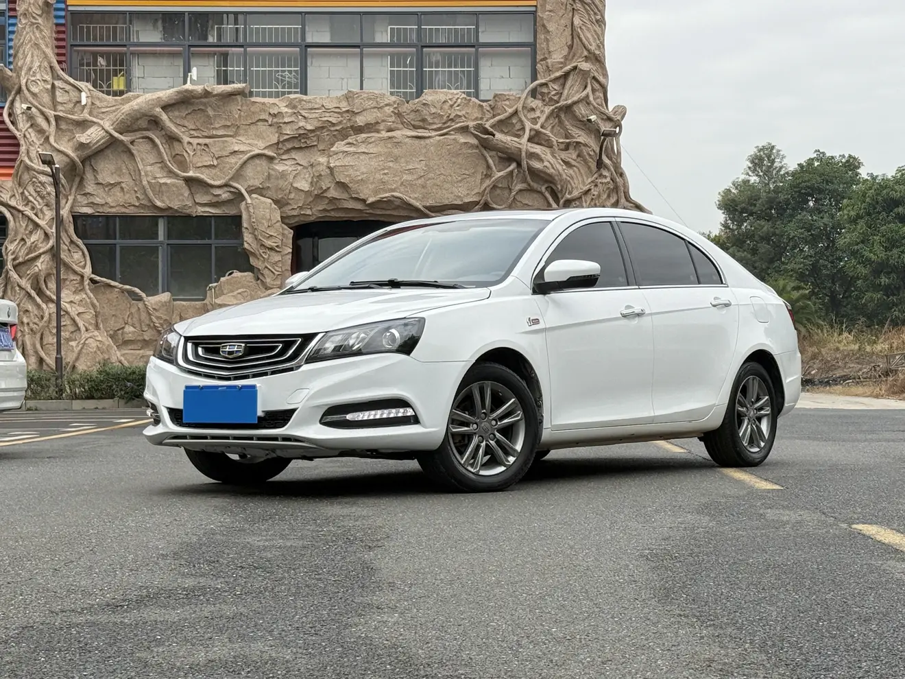 Geely Emgrand  из Китая