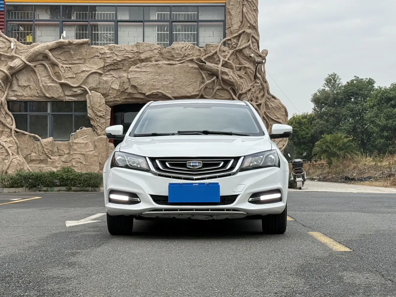 Geely Emgrand  из Китая