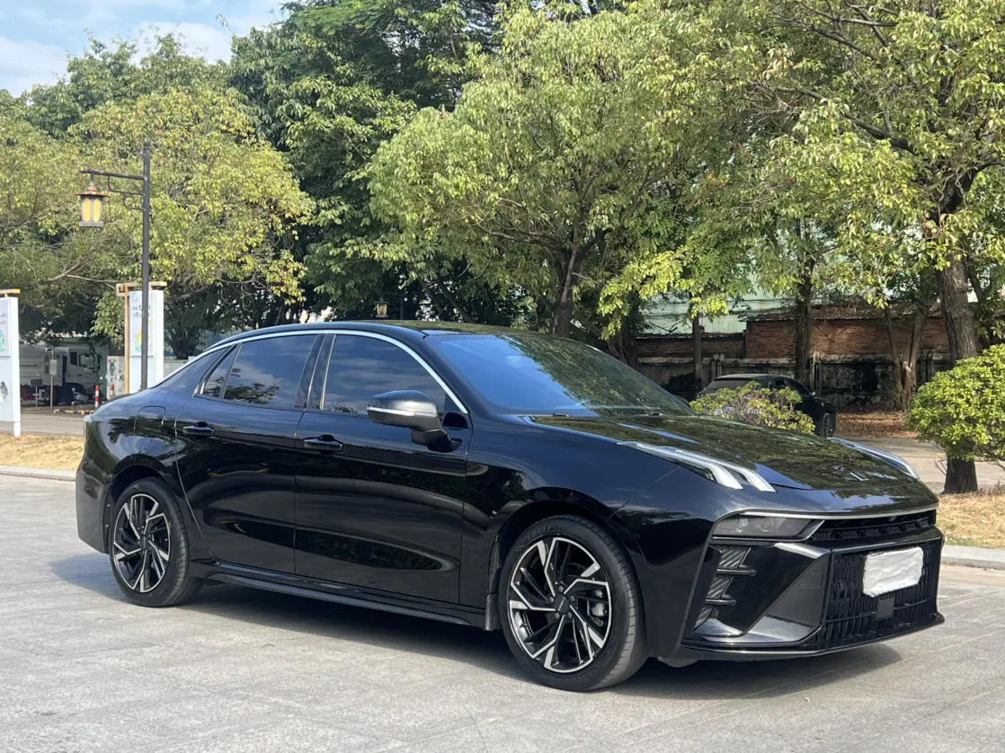 Lynk & Co 03