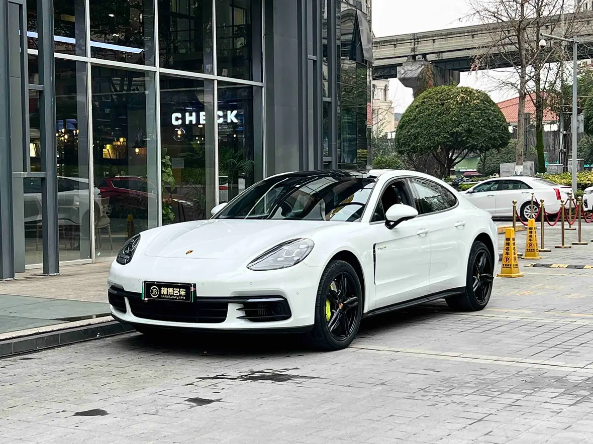 Porsche Panamera E-Hybrid  из Китая