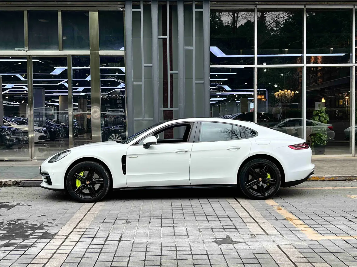 Porsche Panamera E-Hybrid  из Китая