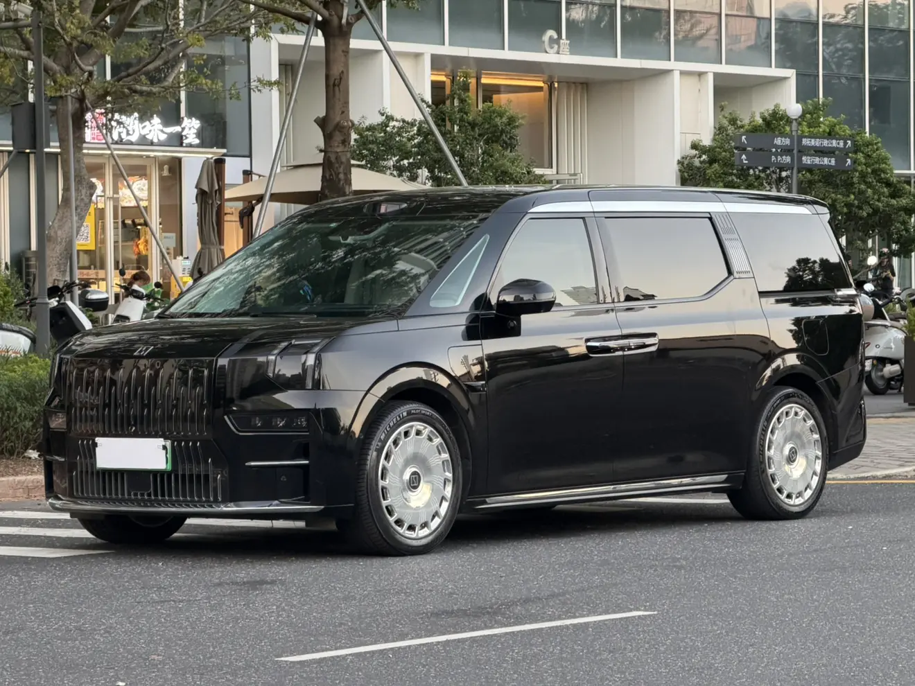 ZEEKR 009  из Китая