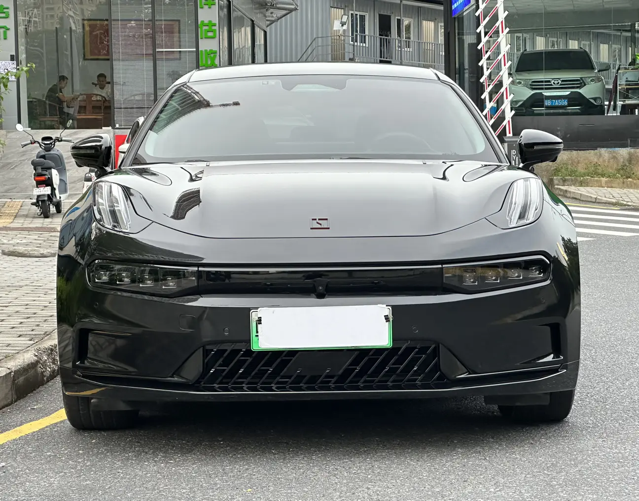 ZEEKR 001  из Китая