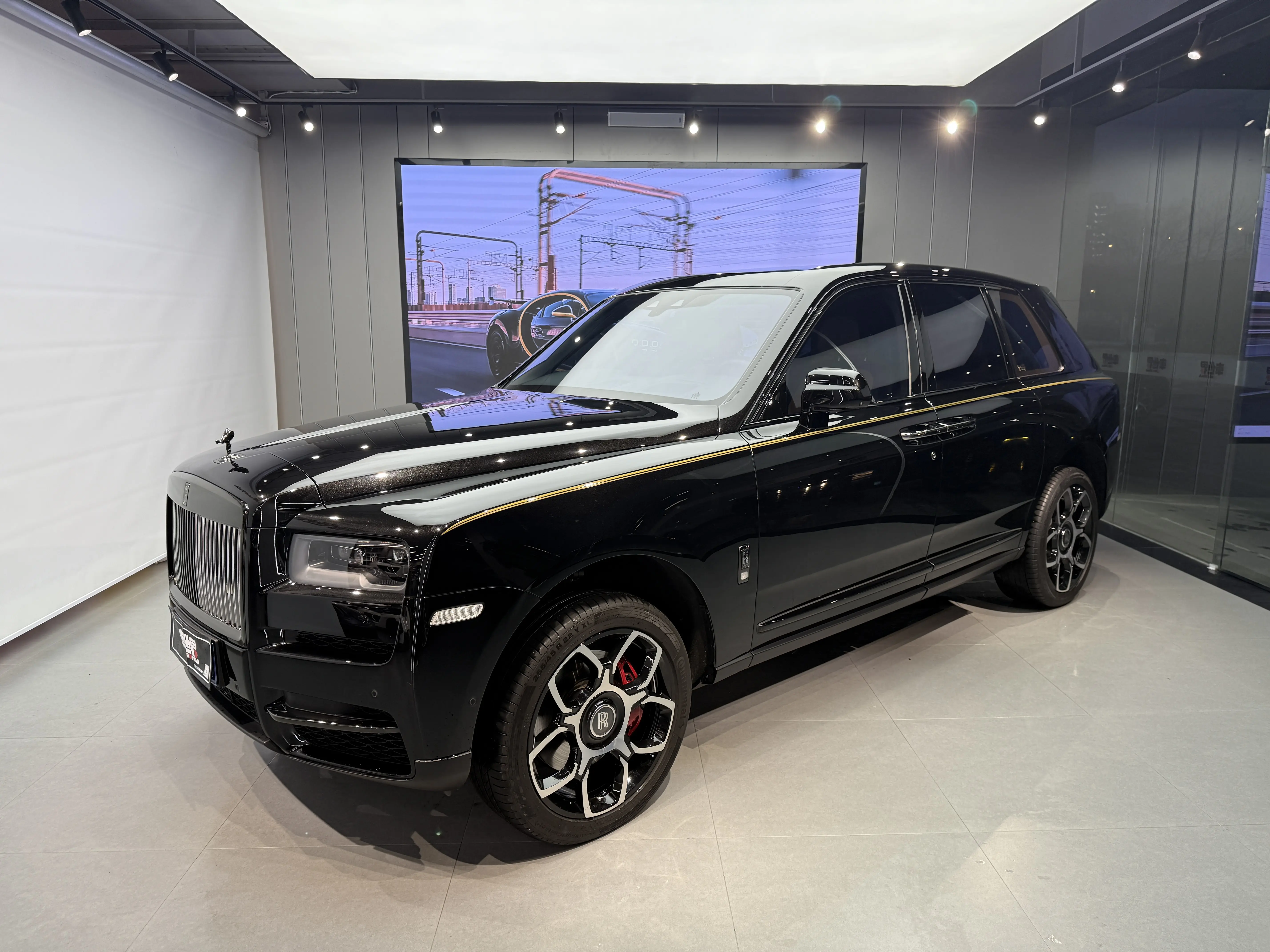 Rolls Royce Cullinan  из Китая