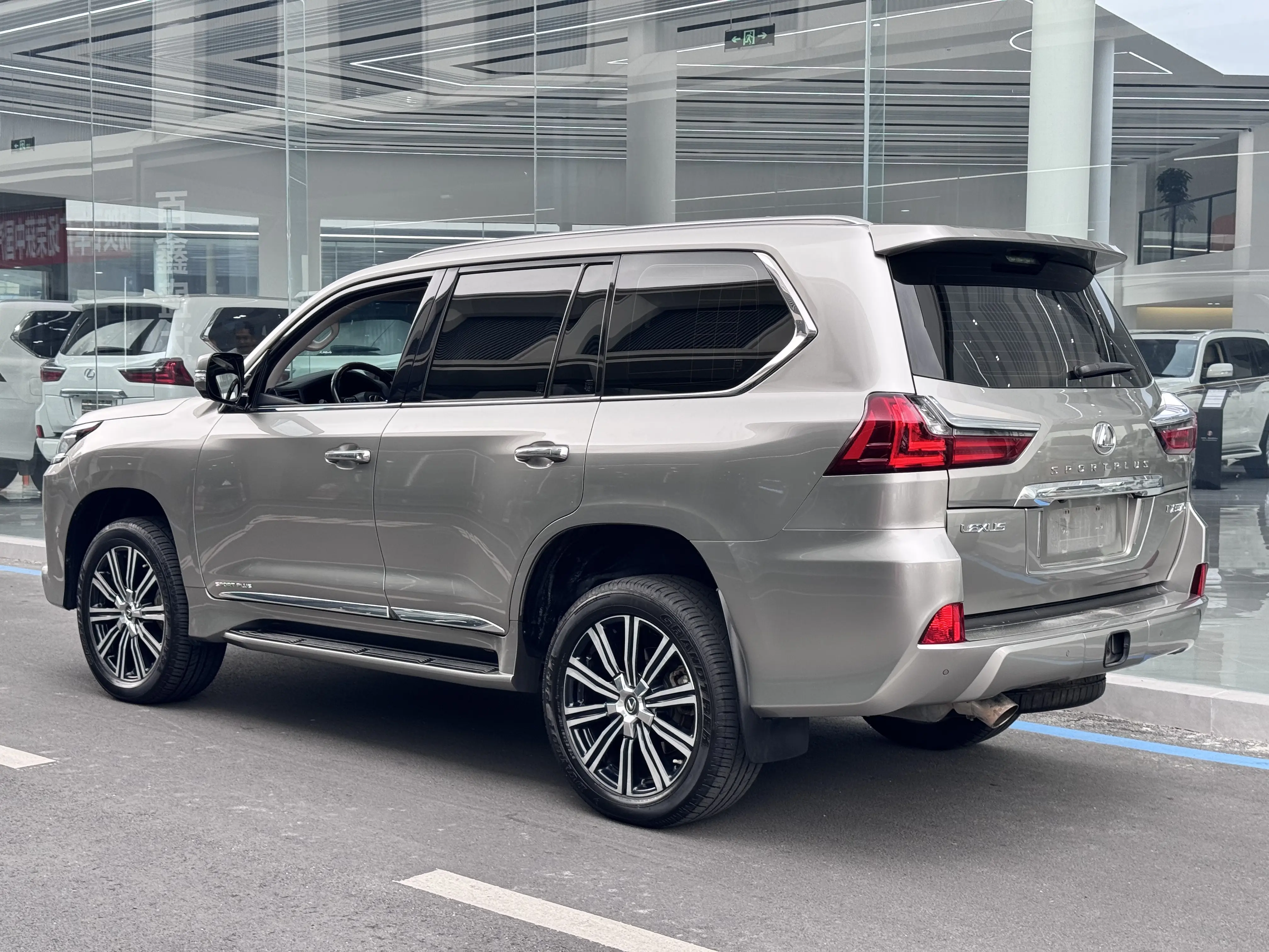Lexus LX