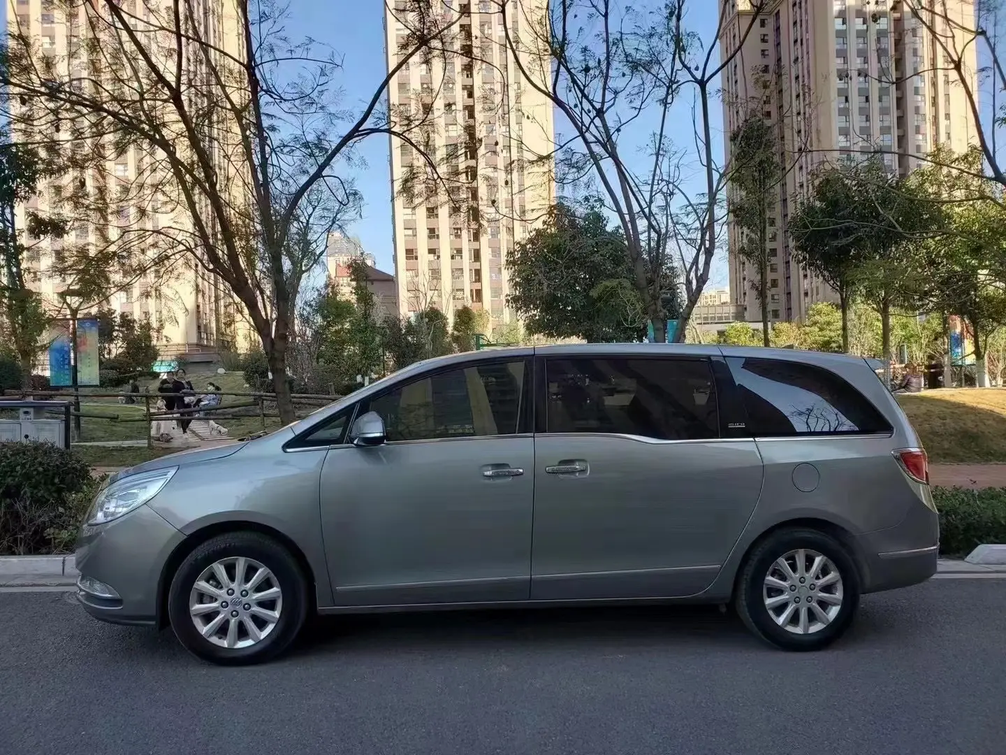 Buick GL8  из Китая