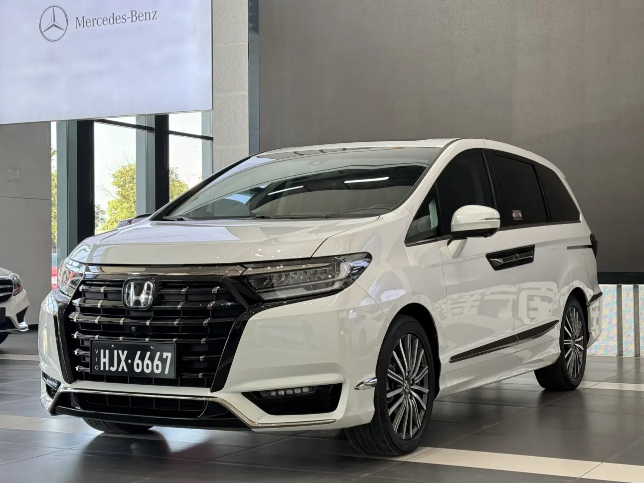 Honda Elysion (Alison)  из Китая