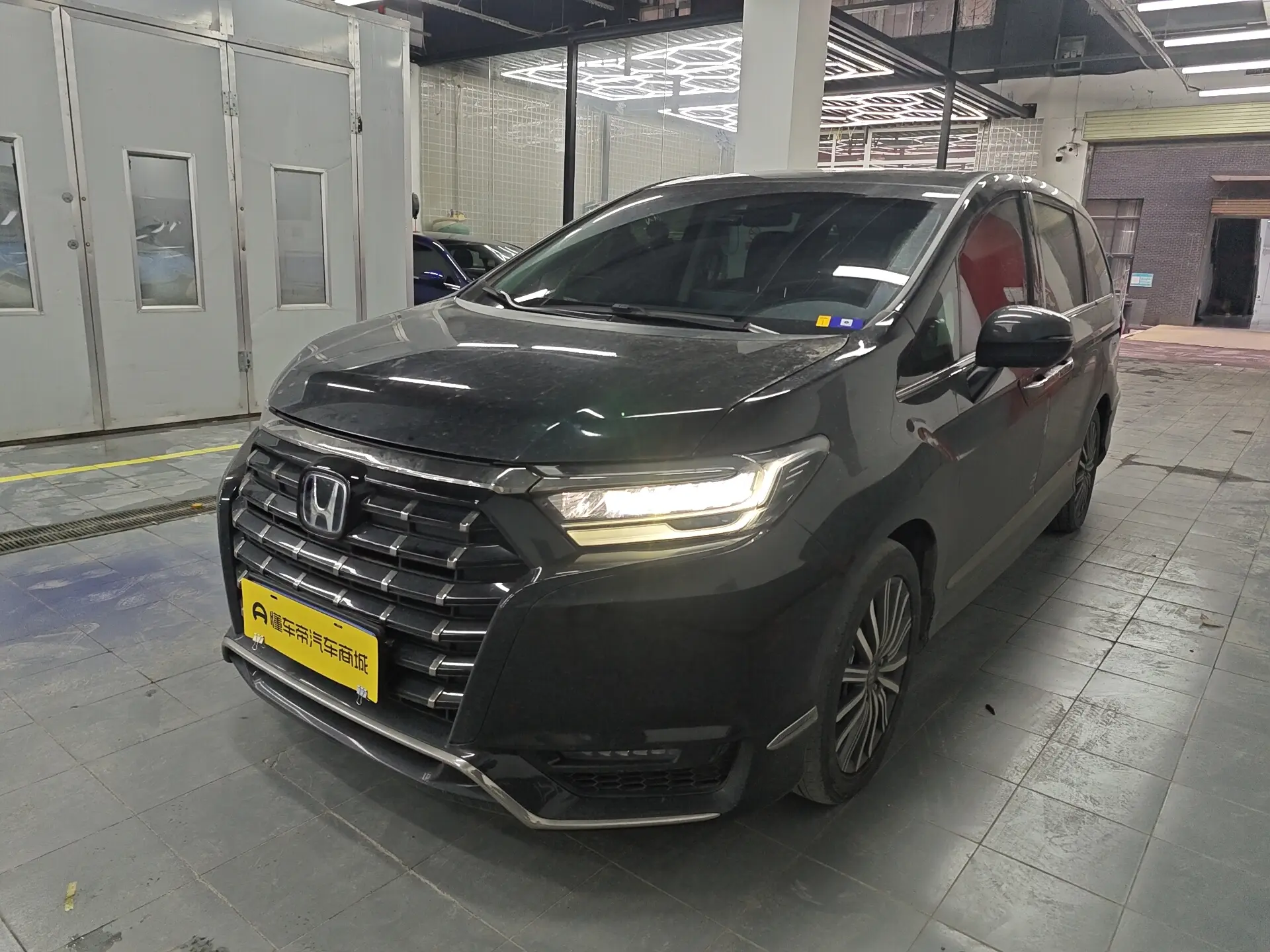 Honda Elysion (Alison)  из Китая