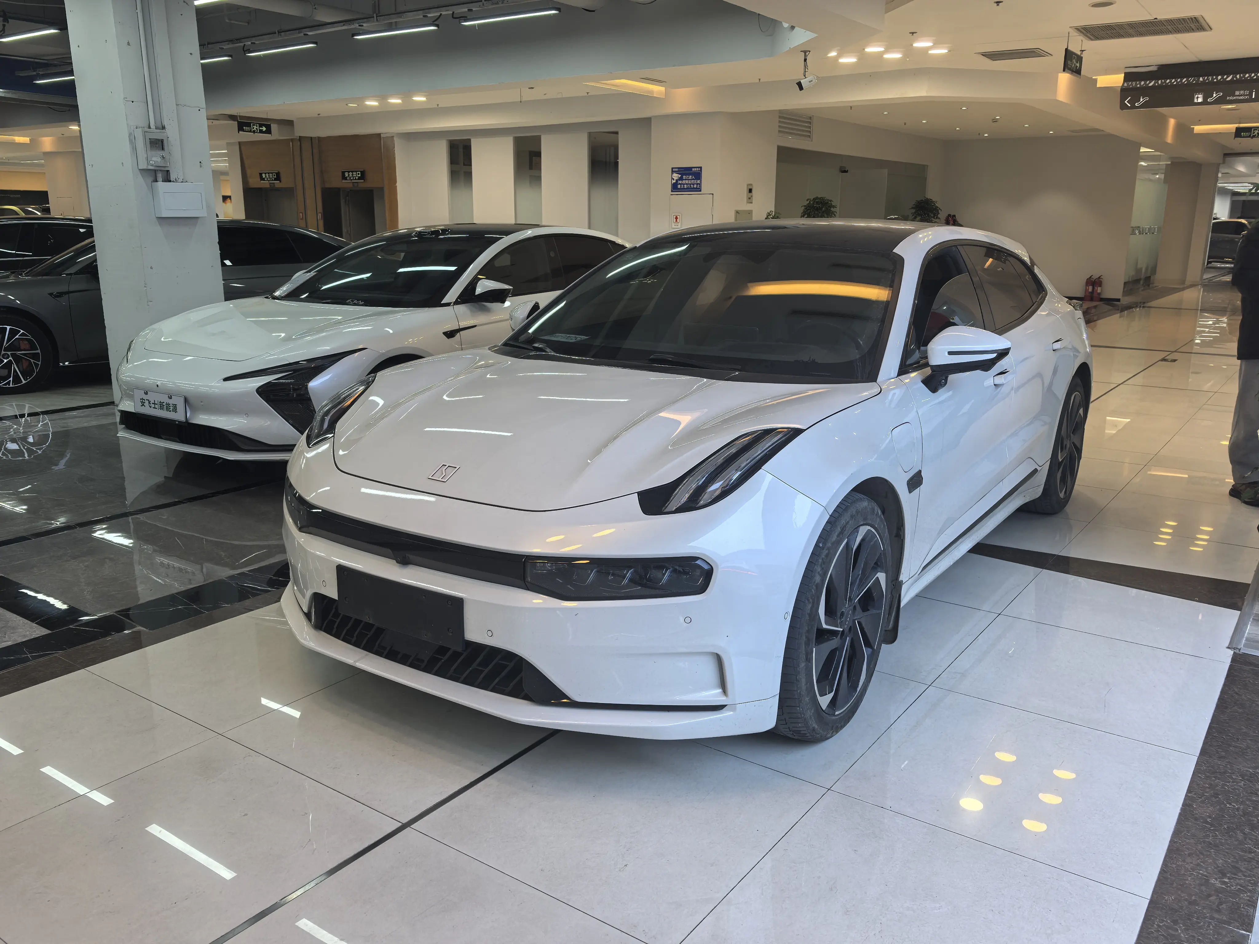 ZEEKR 001  из Китая