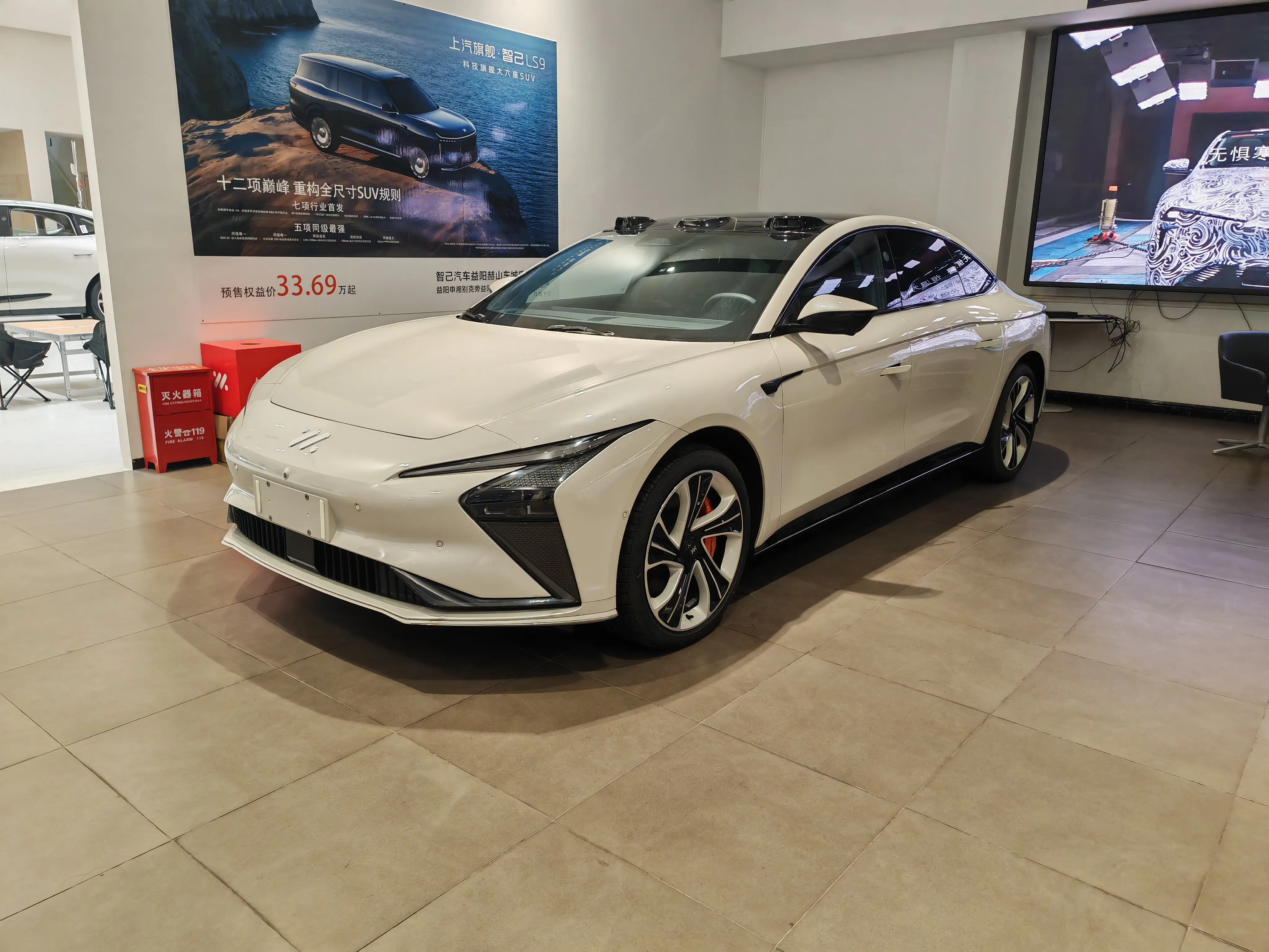 Zhiji L7  из Китая