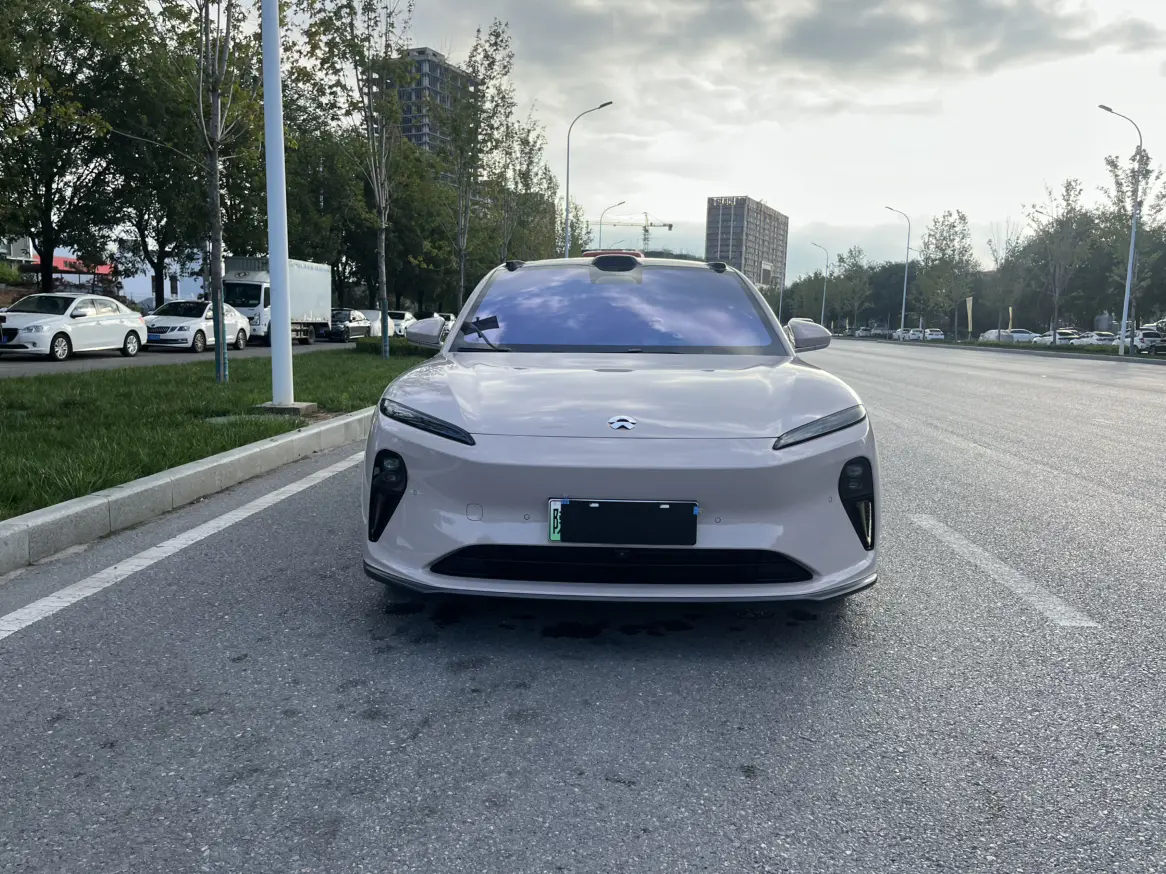 NIO ET5  из Китая