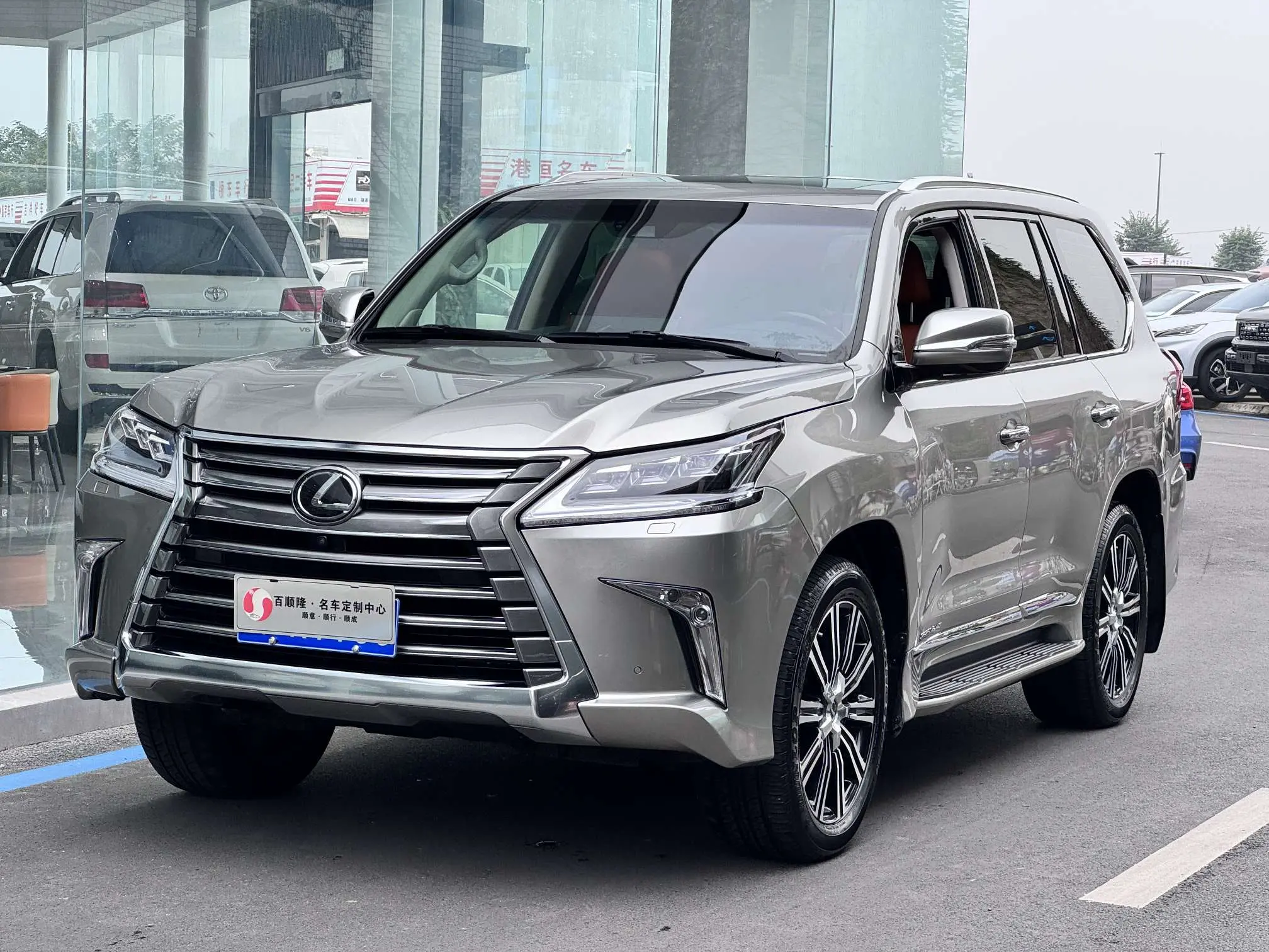 Lexus LX