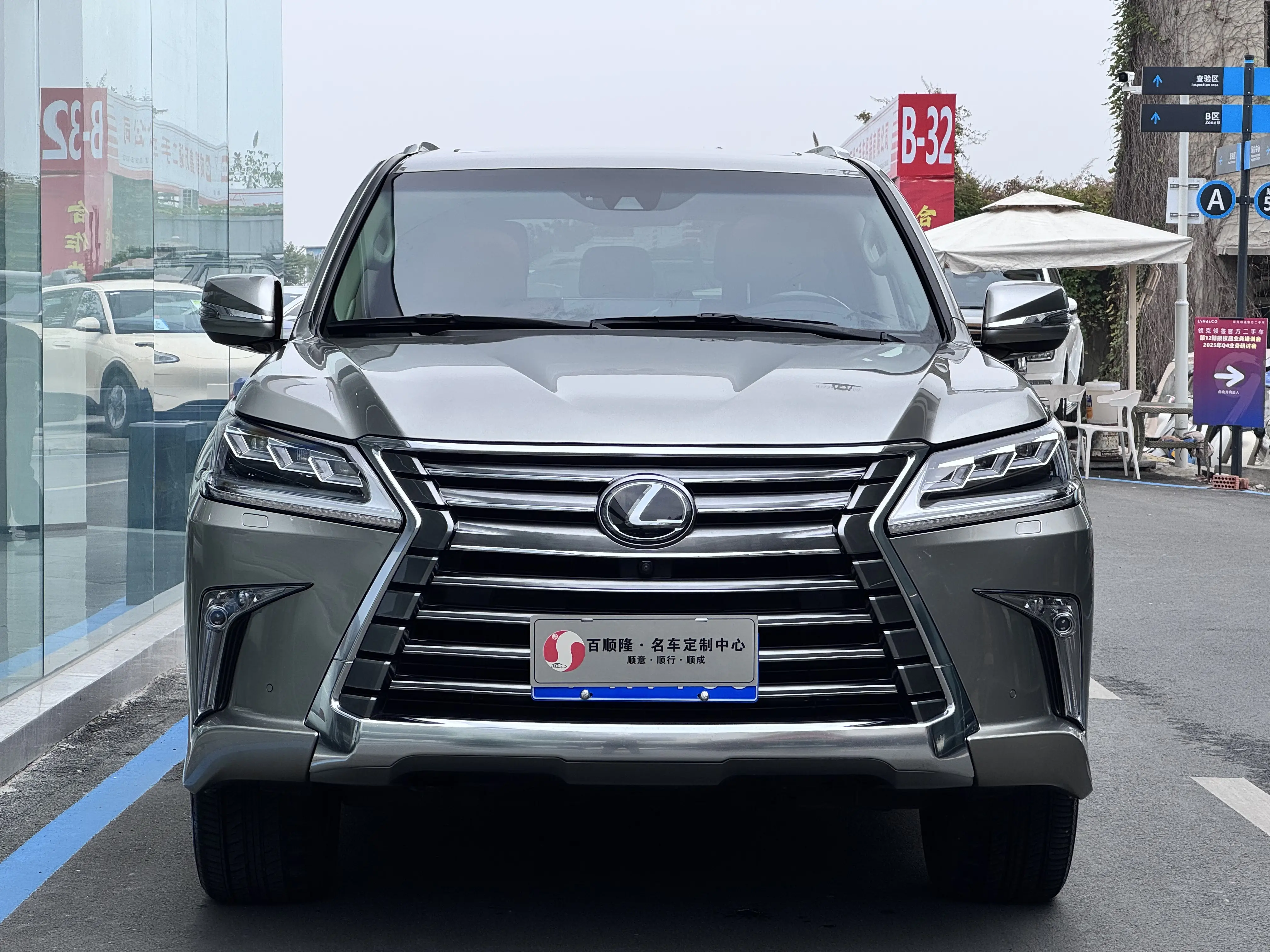 Lexus LX
